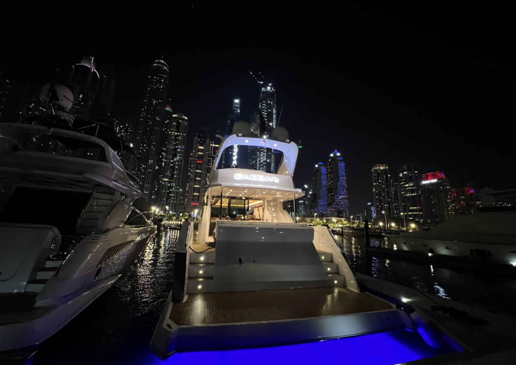 luxury Dubai yacht hire