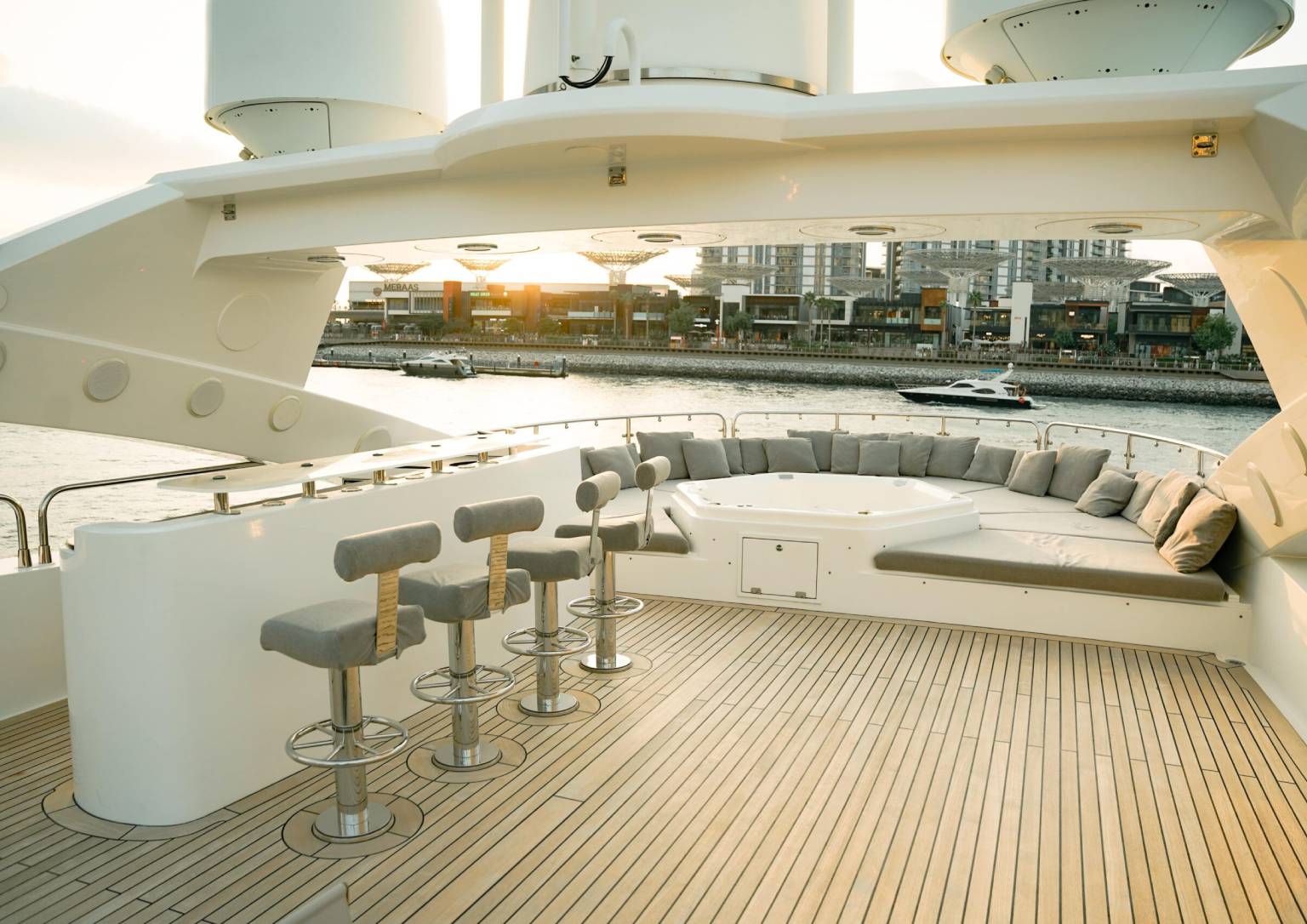 cheap yacht rentals Dubai