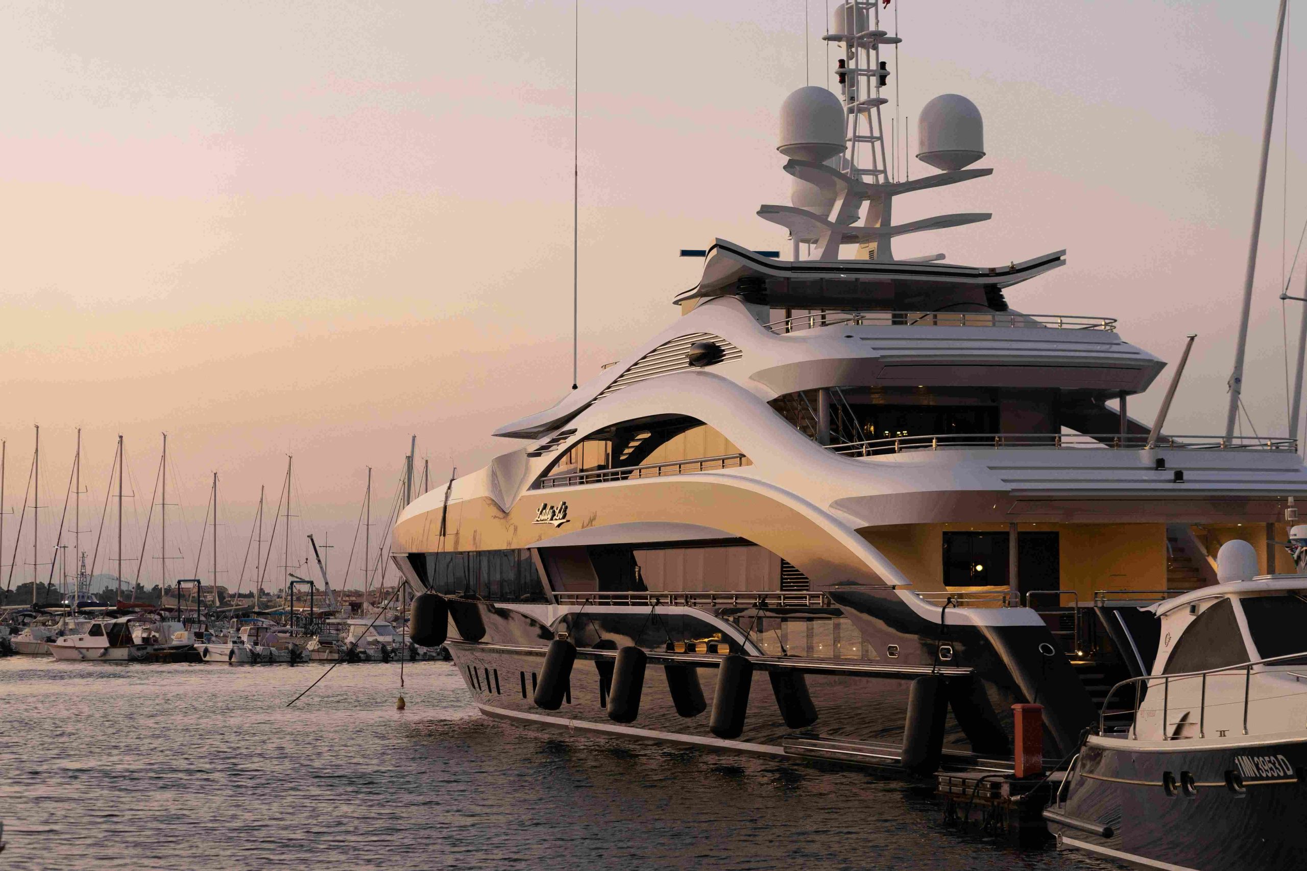 Luxury Yacht Activities to Try in Dubai