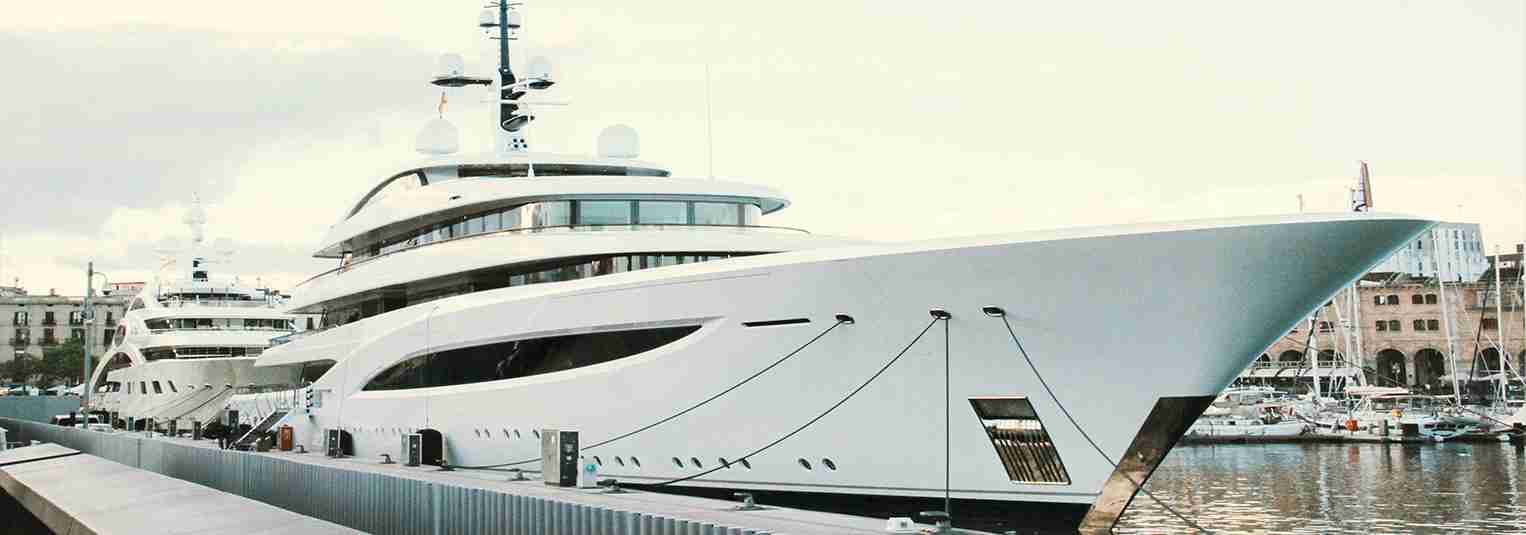 A Dubai Luxury Yacht Charter: The Ultimate Venue for Your Corporate Celebration