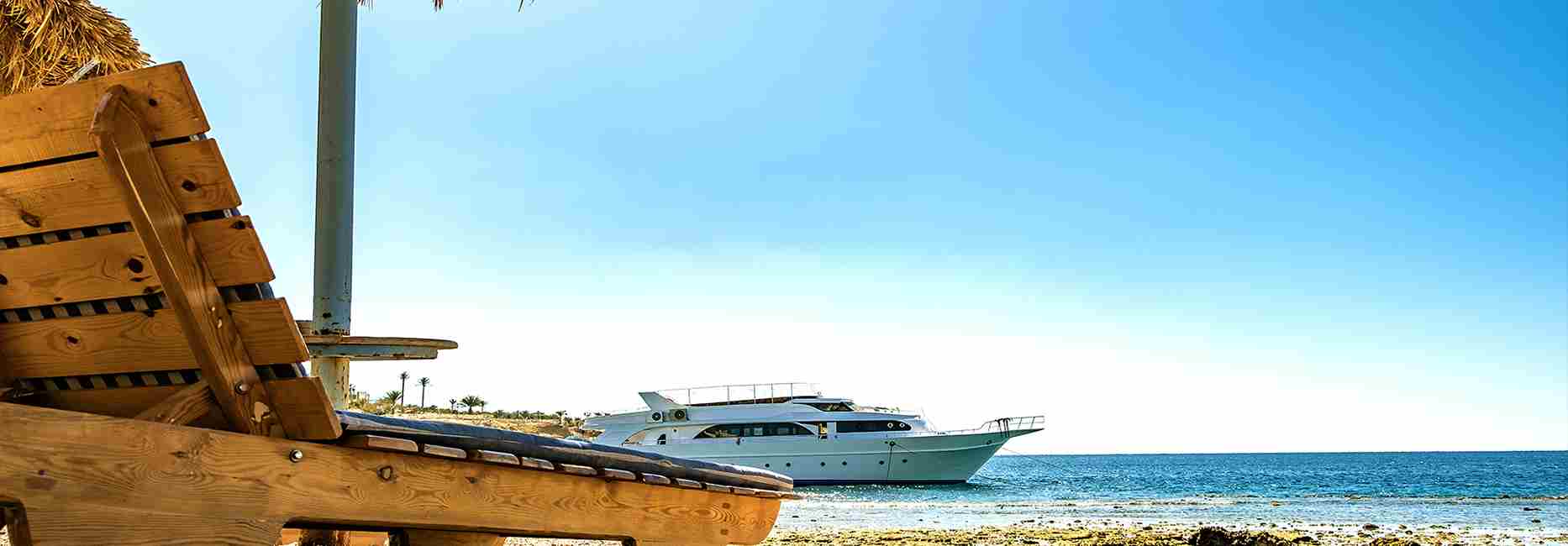 The Secret Fujairah Beaches: A Yacht Tour on the UAE East Coast.