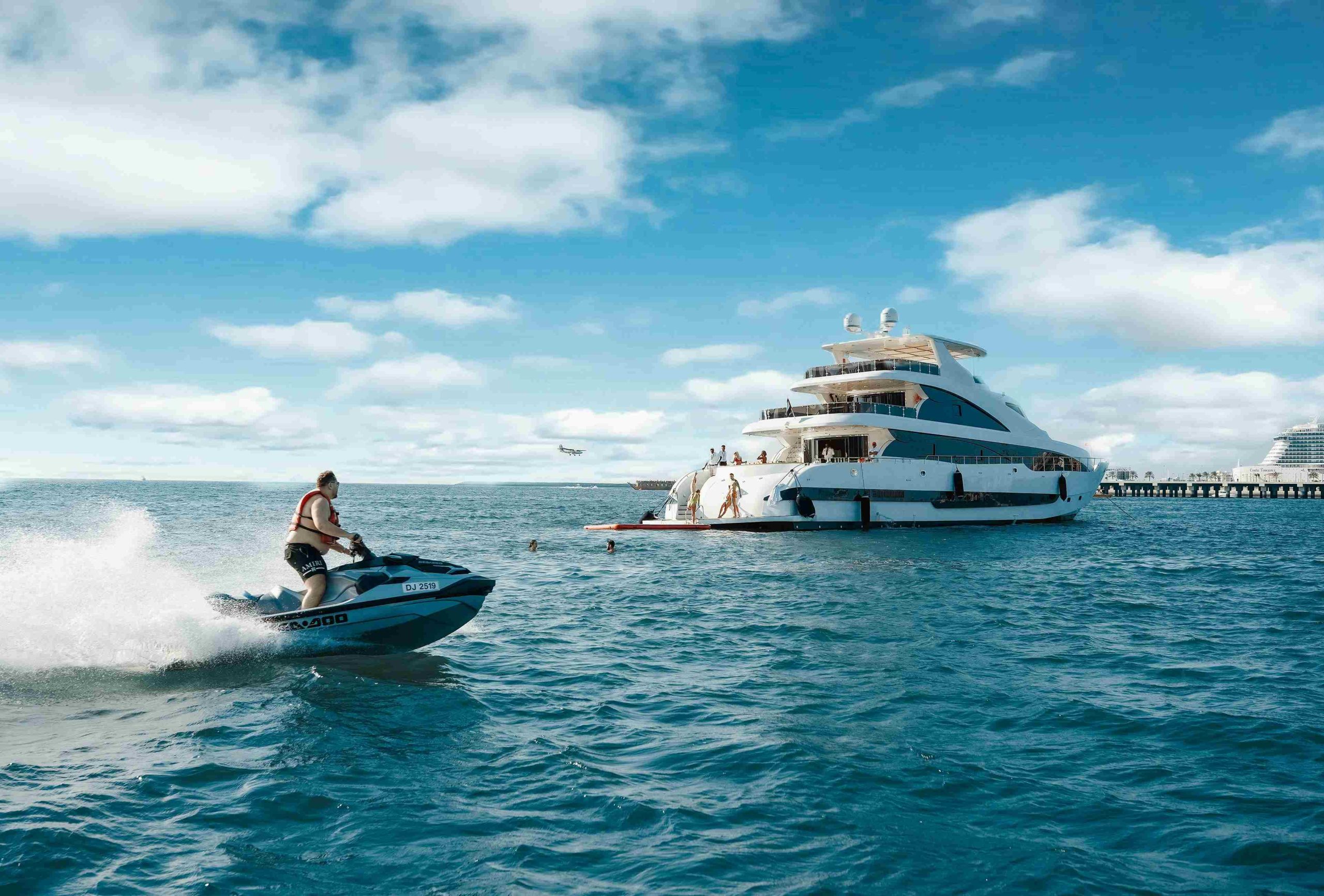 Dynamic vs. Static Pricing: How Time, Season, and Demand Dictate Dubai Yacht Rental Costs