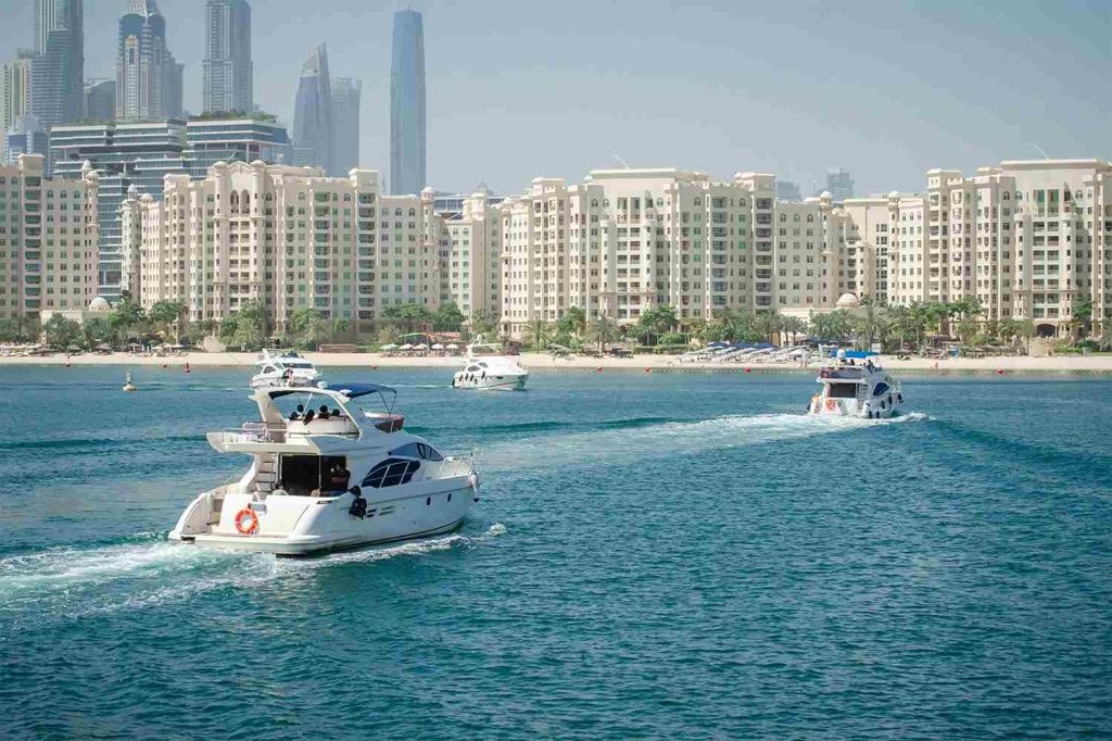 Dubai Marina vs. Jumeirah Beach: Which is the Best Starting Point for Yacht Trip?
