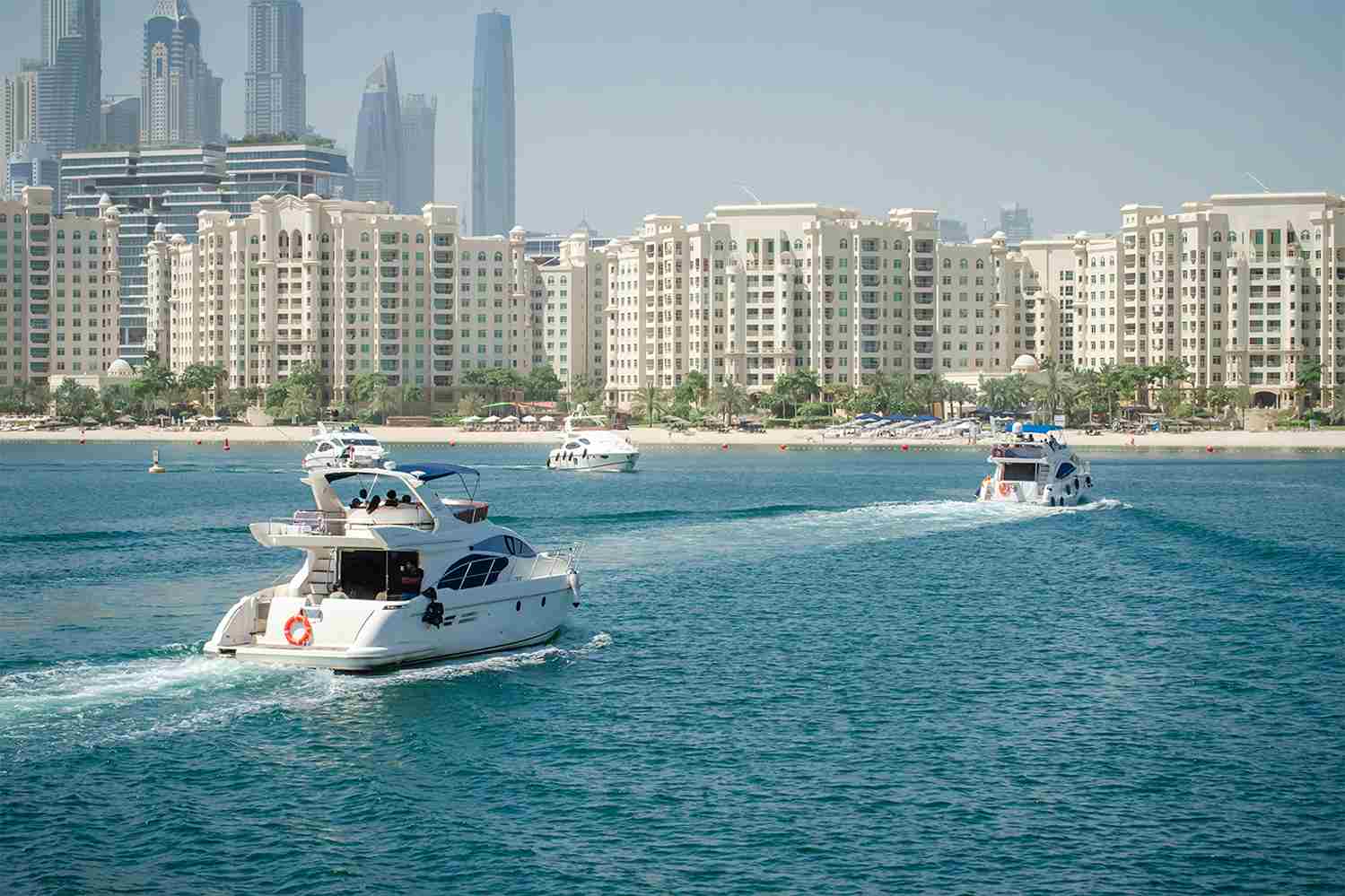 Dubai Marina vs. Jumeirah Beach: Which is the Best Starting Point for Yacht Trip?