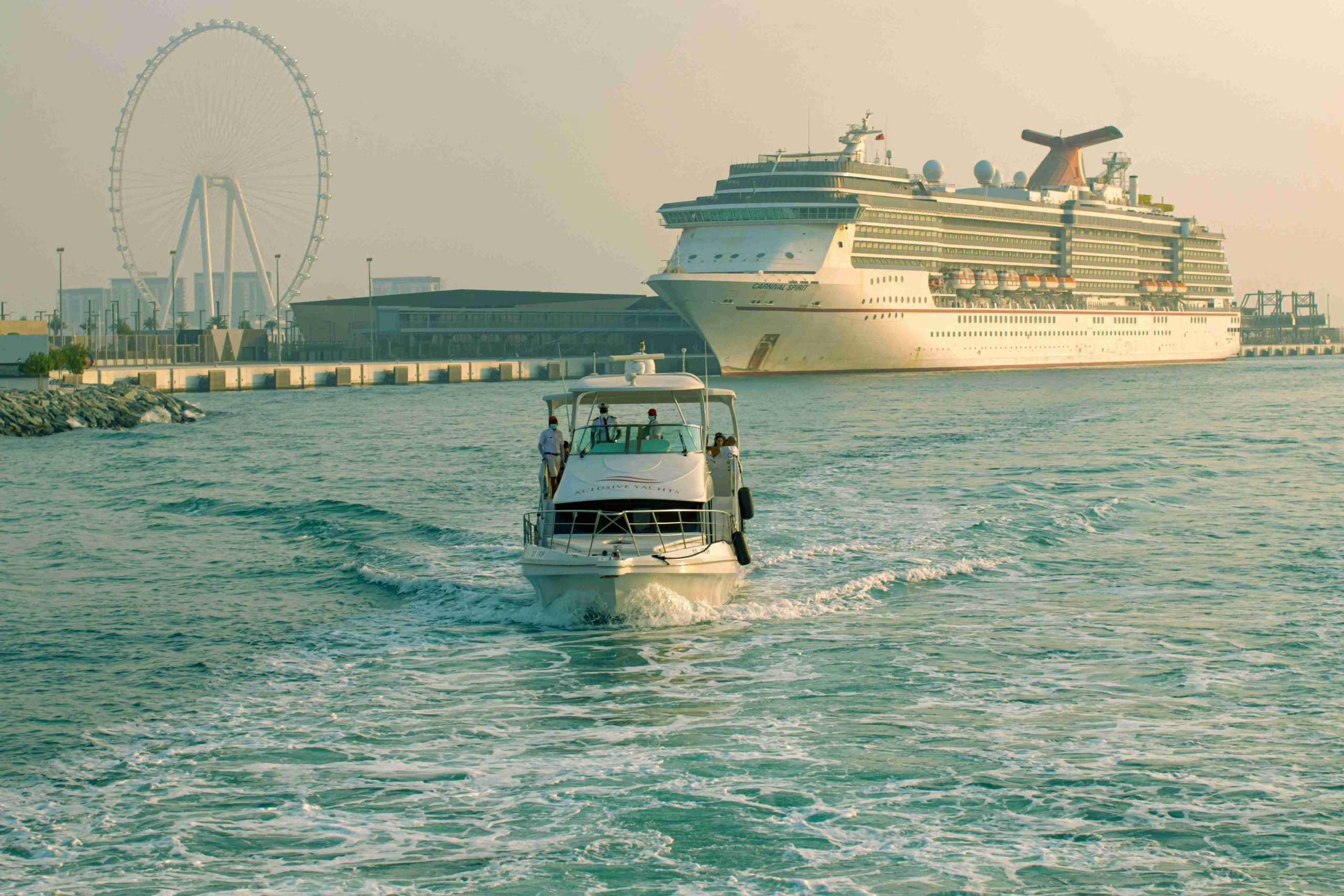 A Dubai Luxury Yacht Charter: The Ultimate Venue for Your Corporate Celebration