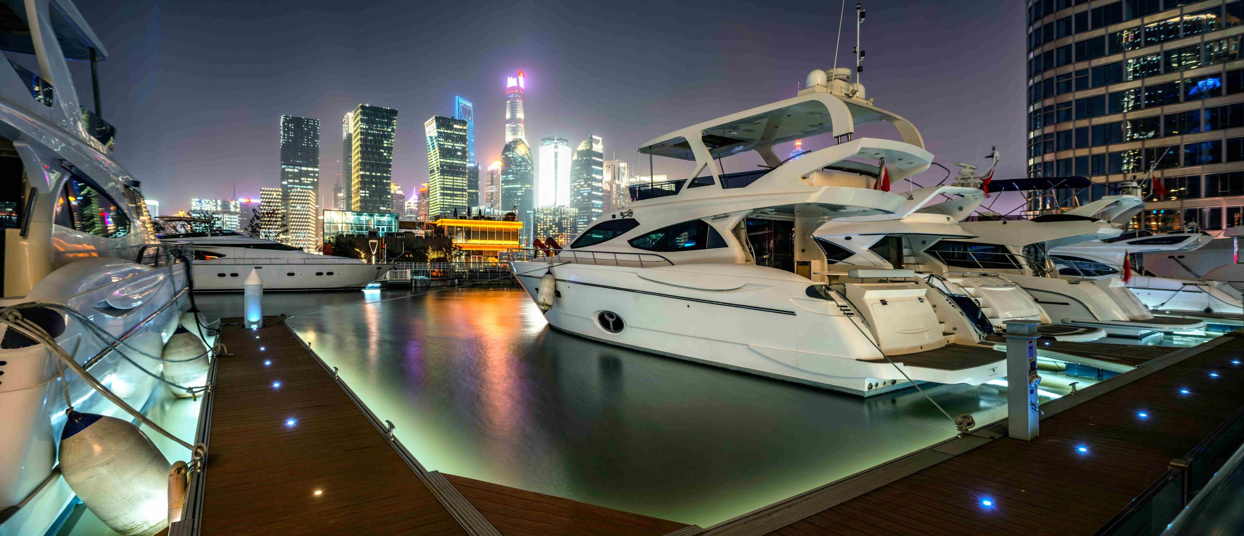Dubai Marina vs. Jumeirah Beach: Which is the Best Starting Point for Yacht Trip?