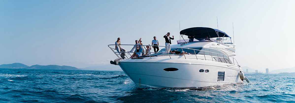 Yacht Dubai Rental Tips: Choosing the Right Yacht for Your Needs