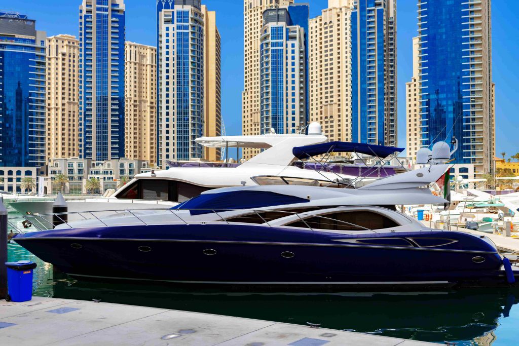 Dubai Private Yacht Rental: What to Expect On The Board